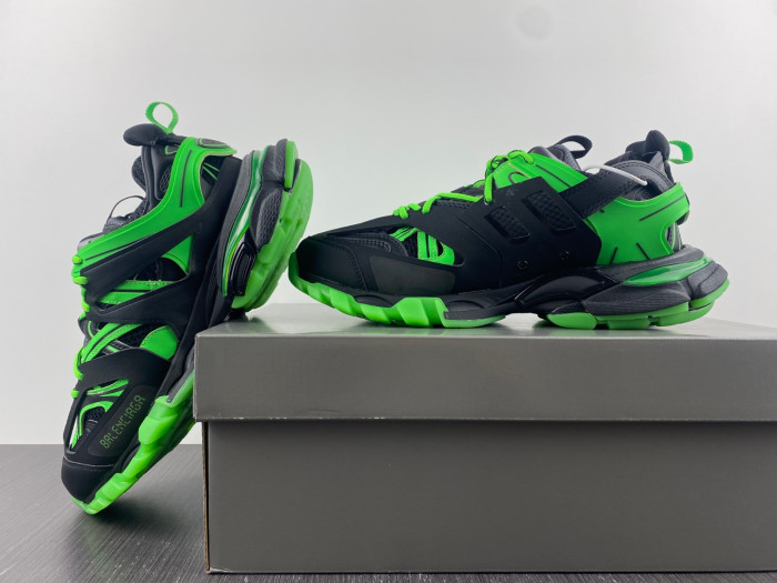 blcg track black green 542436 w3nu2 1035