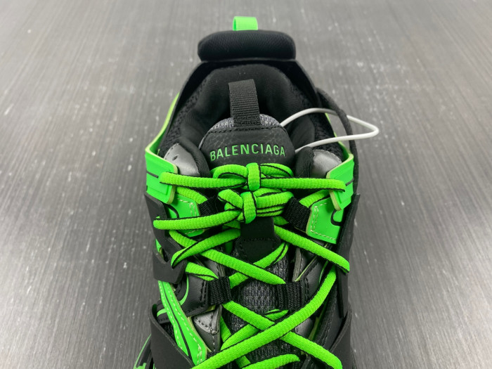 blcg track black green 542436 w3nu2 1035