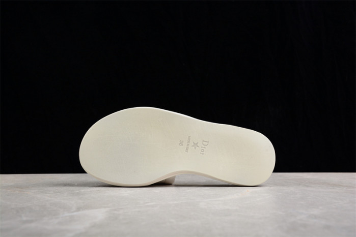 d10r slippers