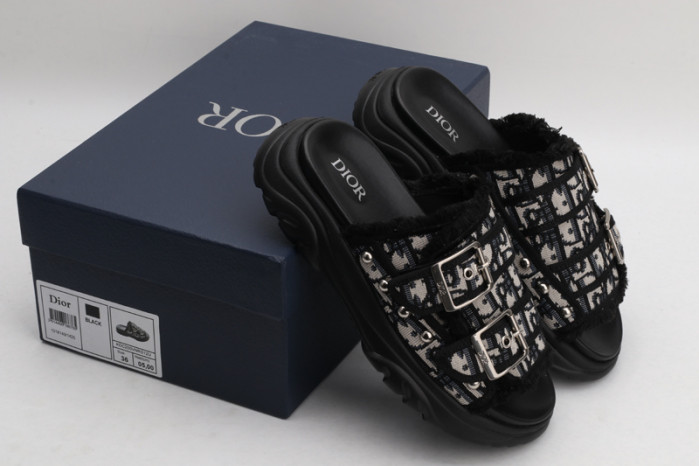 d10r slippers