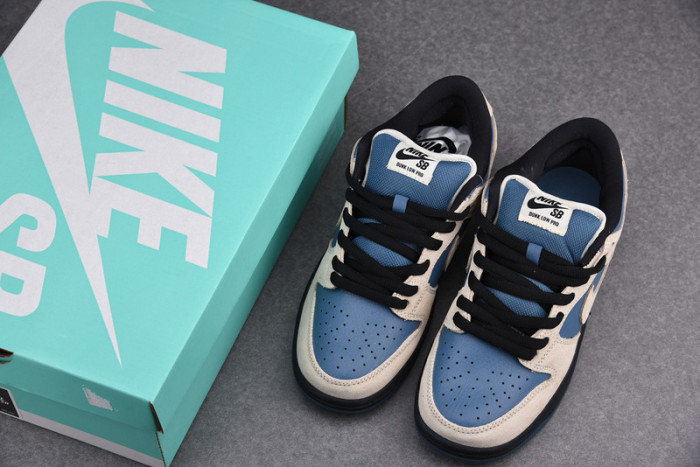 nike sb dunk low light cream thunderstorm bq6817-200