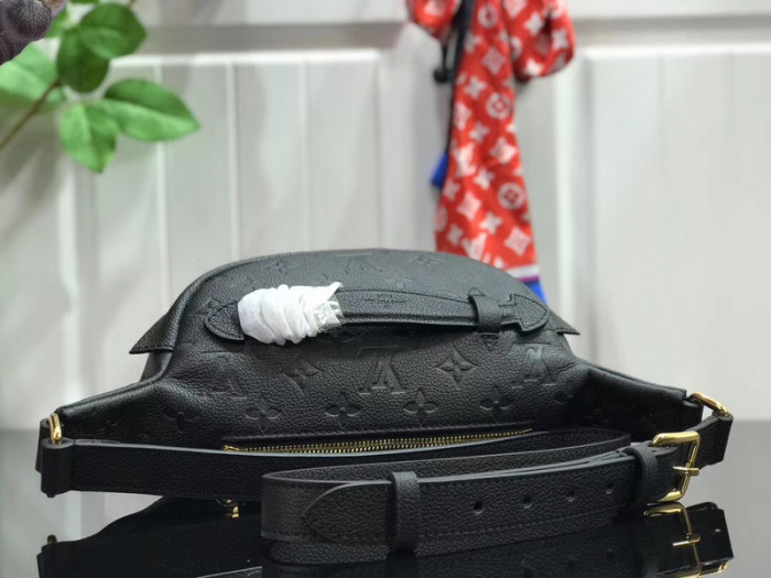 louiv bumbag m44812