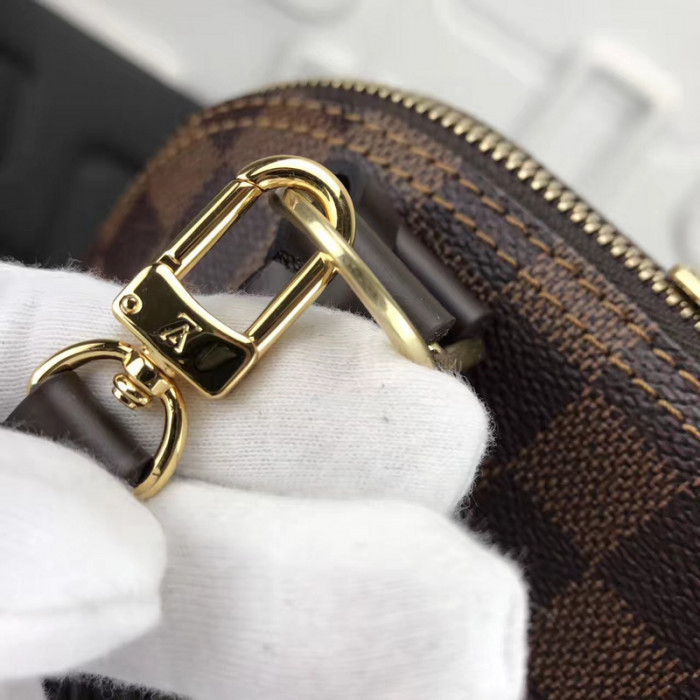 louiv alma bb handbag m53152