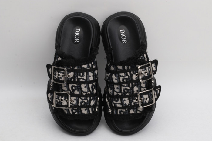 d10r slippers