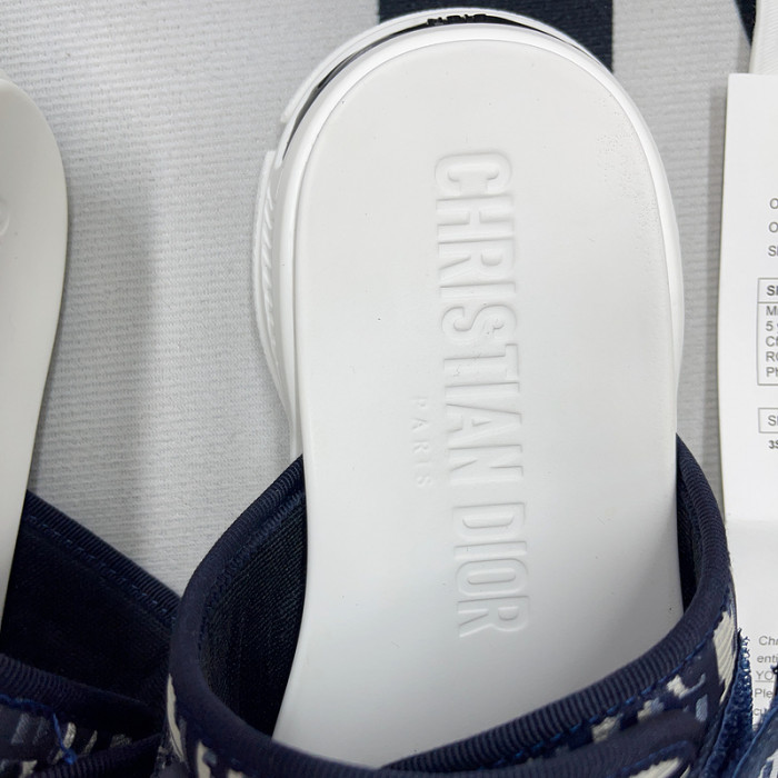 d10r slippers
