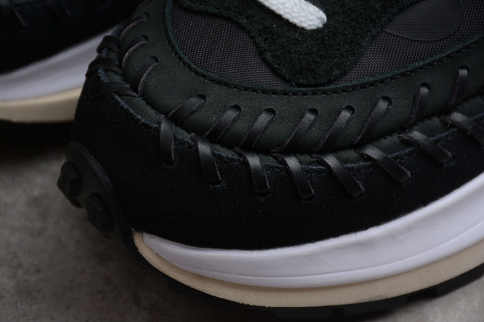 nike vaporwaffle sacai jean paul gaultier black white dh9186-001