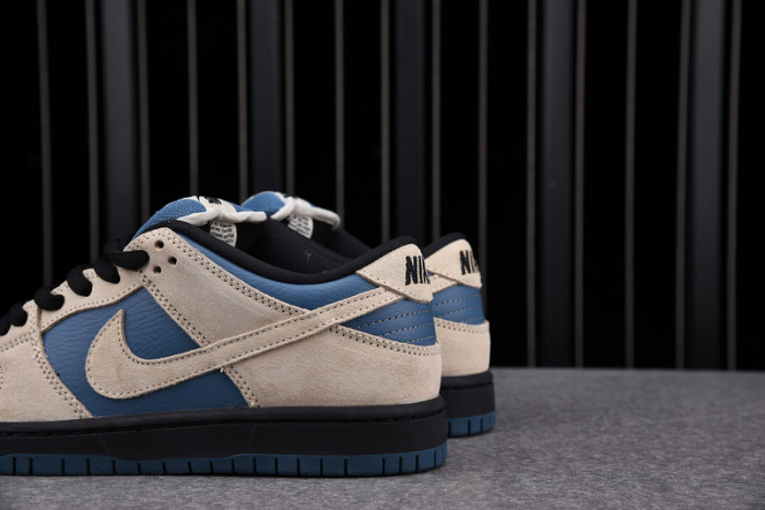 nike sb dunk low light cream thunderstorm bq6817-200