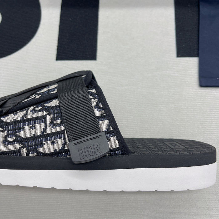 d10r slippers
