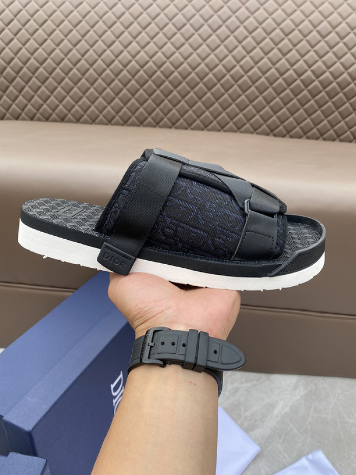 d10r slippers