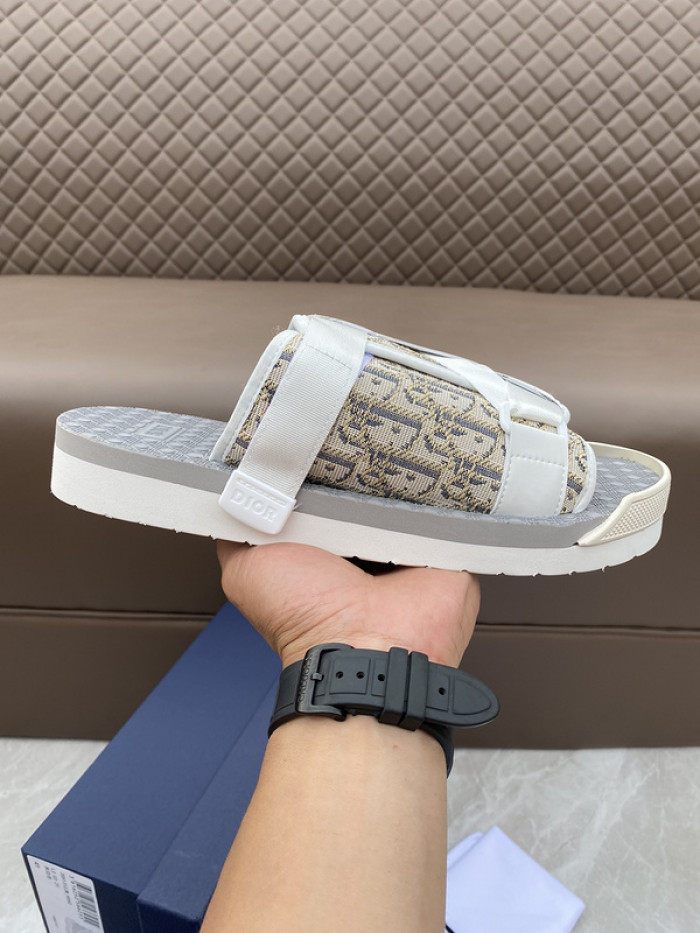 d10r slippers