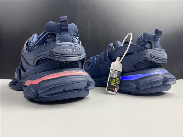 blcg track trainer dark navy 542023 w2la1 4107 (led)