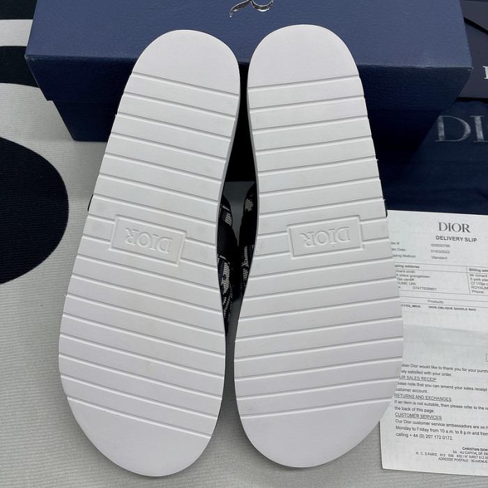 d10r slippers