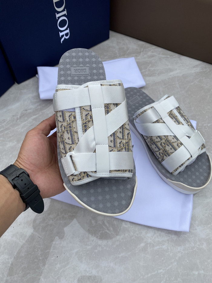 d10r slippers