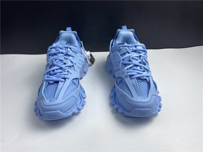 blcg track trainer light blue 542023-w2la1-4800 (led)