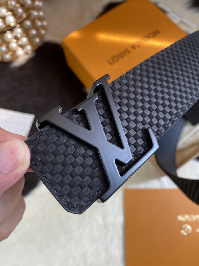 lou*s vu*tt belt
