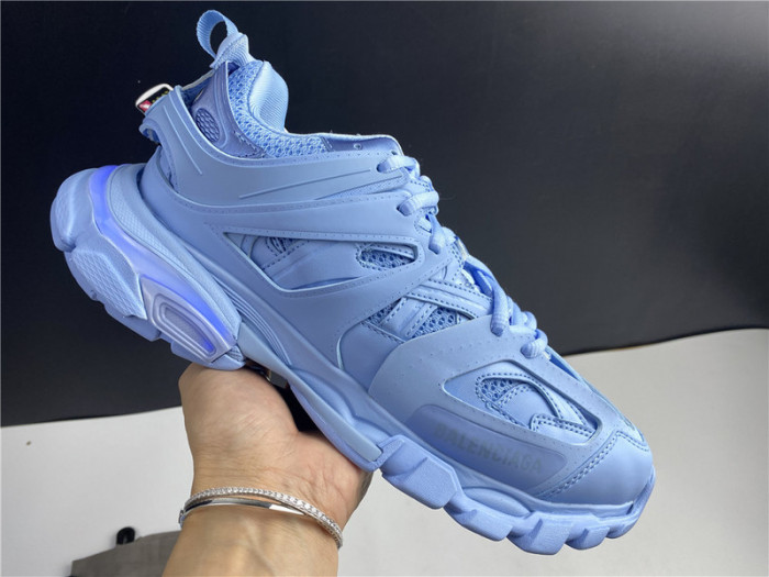 blcg track trainer light blue 542023-w2la1-4800 (led)