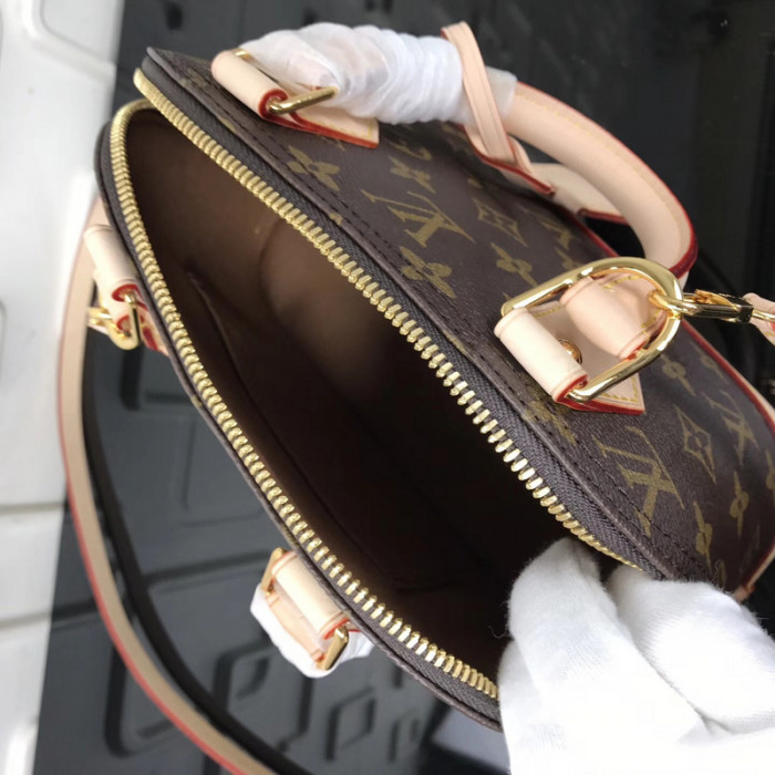 louiv alma bb handbag m53152