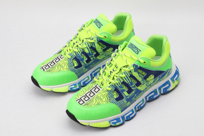 vers sneakers