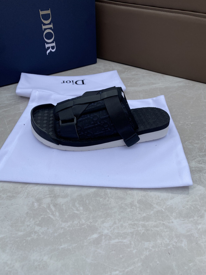 d10r slippers
