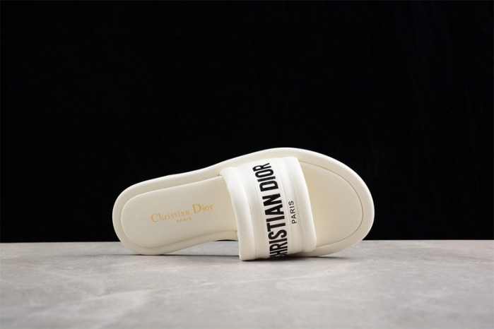 d10r slippers
