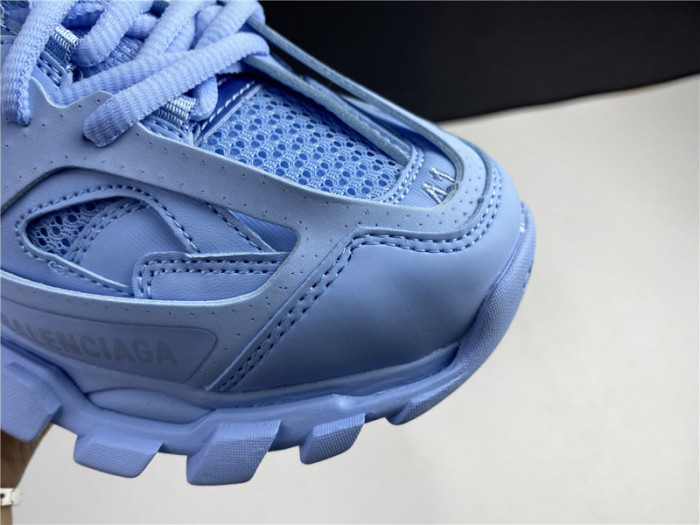 blcg track trainer light blue 542023-w2la1-4800 (led)