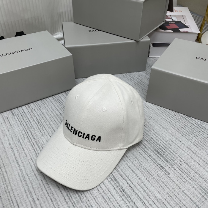 Ba*len*cia*ga hat2