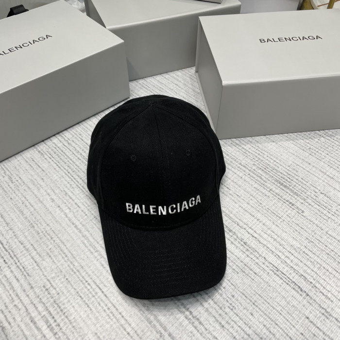 Ba*len*cia*ga hat1