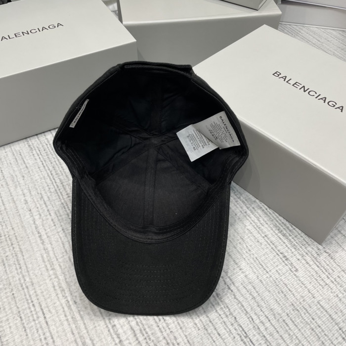 Ba*len*cia*ga hat1